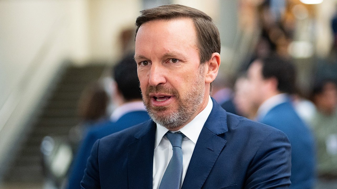 Trump calls Sen. Murphy ‘unattractive,’ ‘stupid’ after criticizing Putin summit