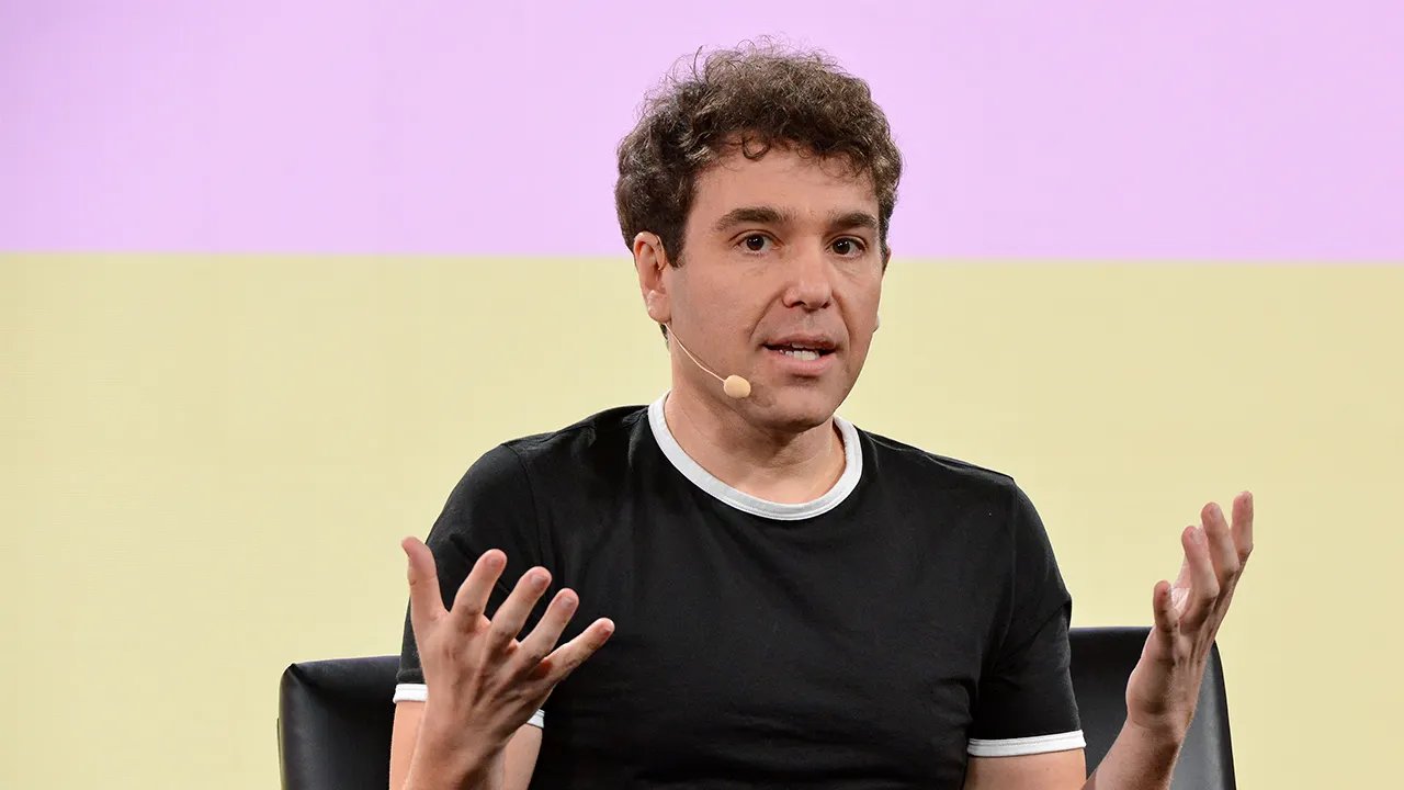 Podcast host Jon Lovett says Democratic voters don’t know what party stands for