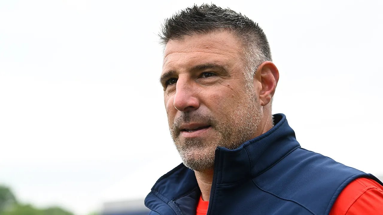 Patriots coach Mike Vrabel clashes with reporter over Stefon Diggs’ availability